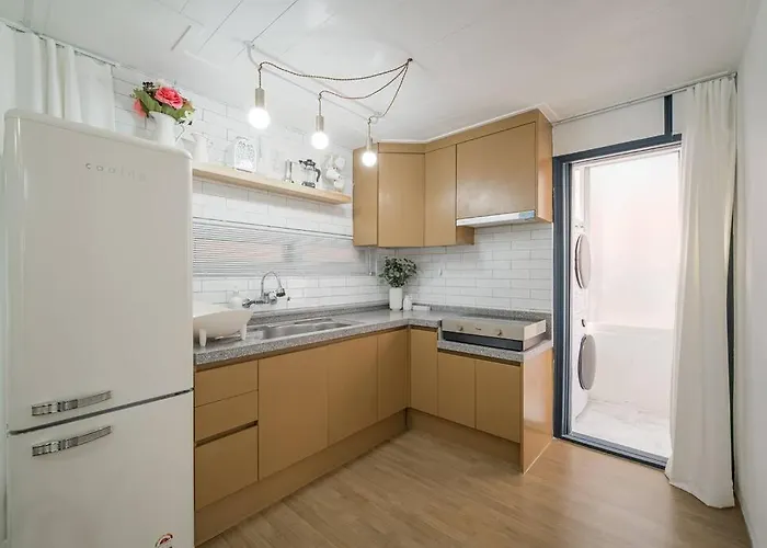 Split Level House In Hongdae *