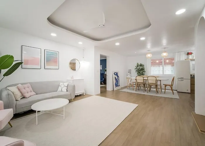 Split Level House In Hongdae Apartment *