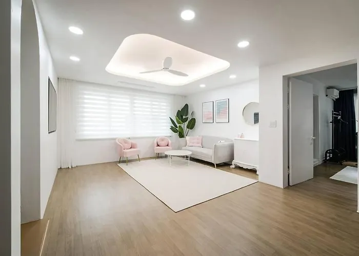 Split Level House In Hongdae *