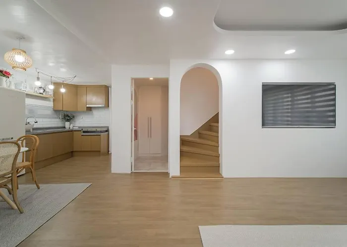 Split Level House In Hongdae Apartment Seoul