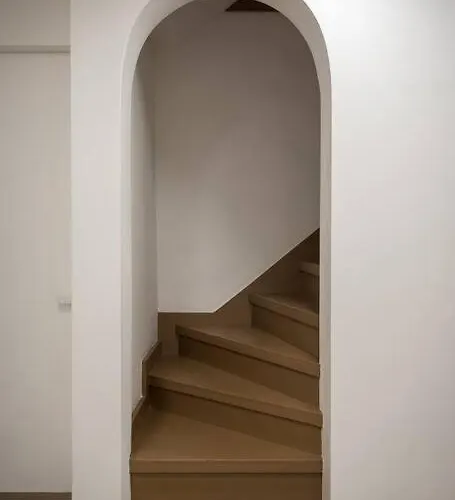 Split Level House In Hongdae Apartment *