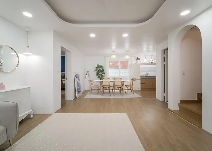Split Level House In Hongdae Apartment