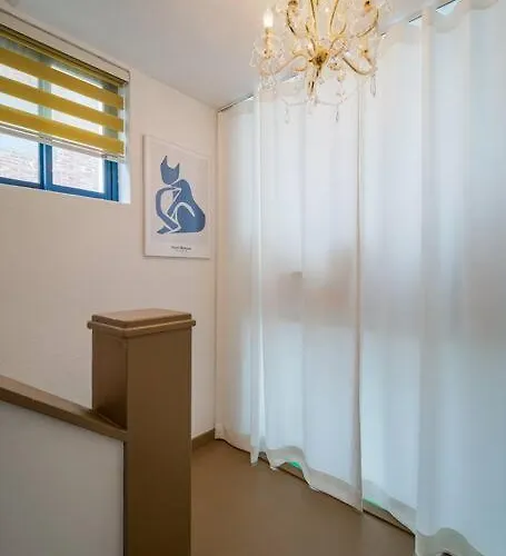 Split Level House In Hongdae Apartment