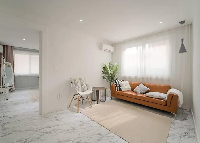 Apartment Split Level House In Hongdae