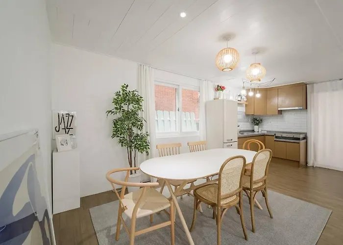 Split Level House In Hongdae
