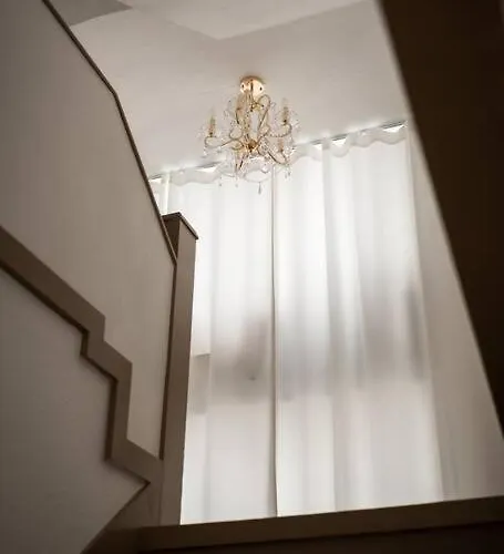 Split Level House In Hongdae Apartment *