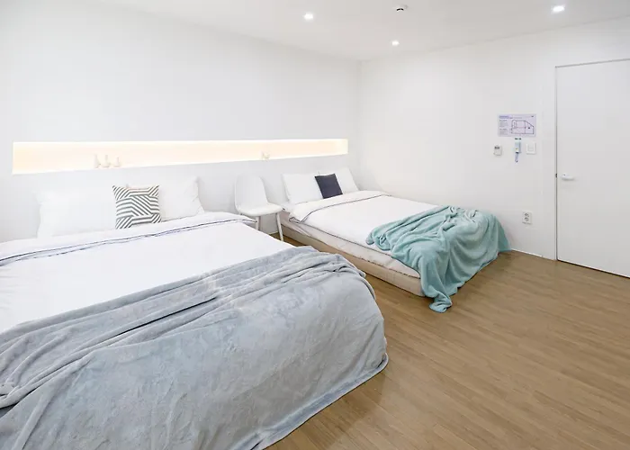 Apartment Split Level House In Hongdae *