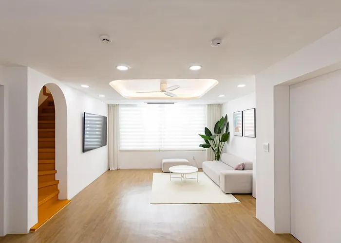Split Level House In Hongdae Seoul