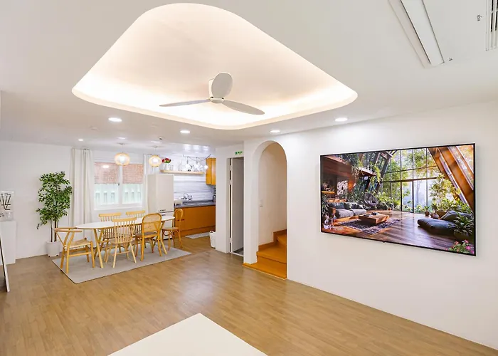 Apartment Split Level House In Hongdae *