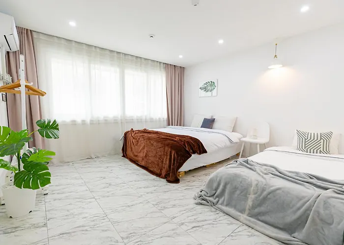 Apartment Split Level House In Hongdae