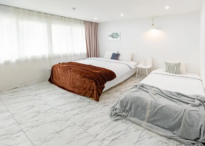 Split Level House In Hongdae Apartment *