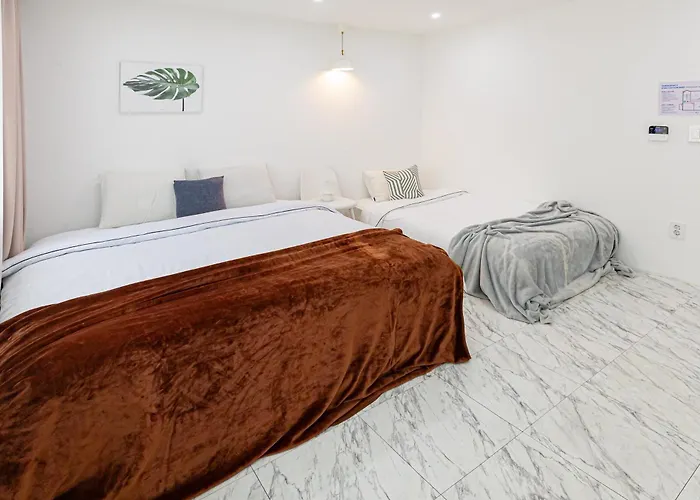 Apartment Split Level House In Hongdae *